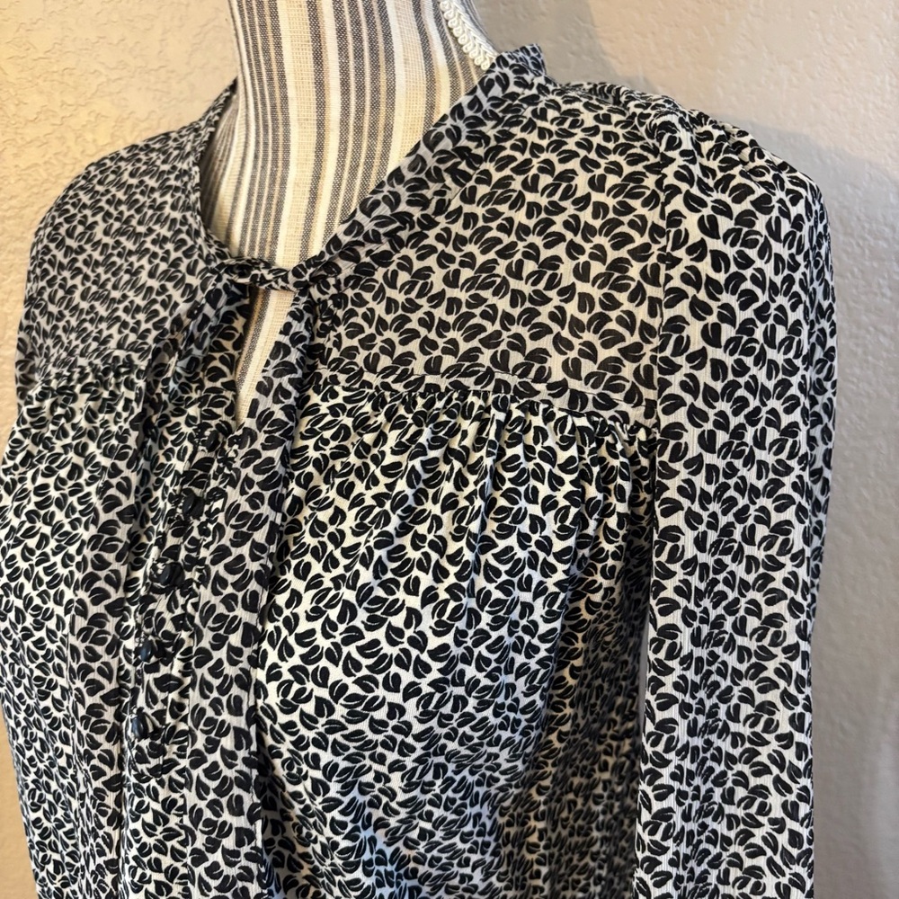 🇺🇸 LOFT Blouse XXSP Peasant Top White Black Leaf Print Keyhole Ties Buttons - Picture 7 of 13